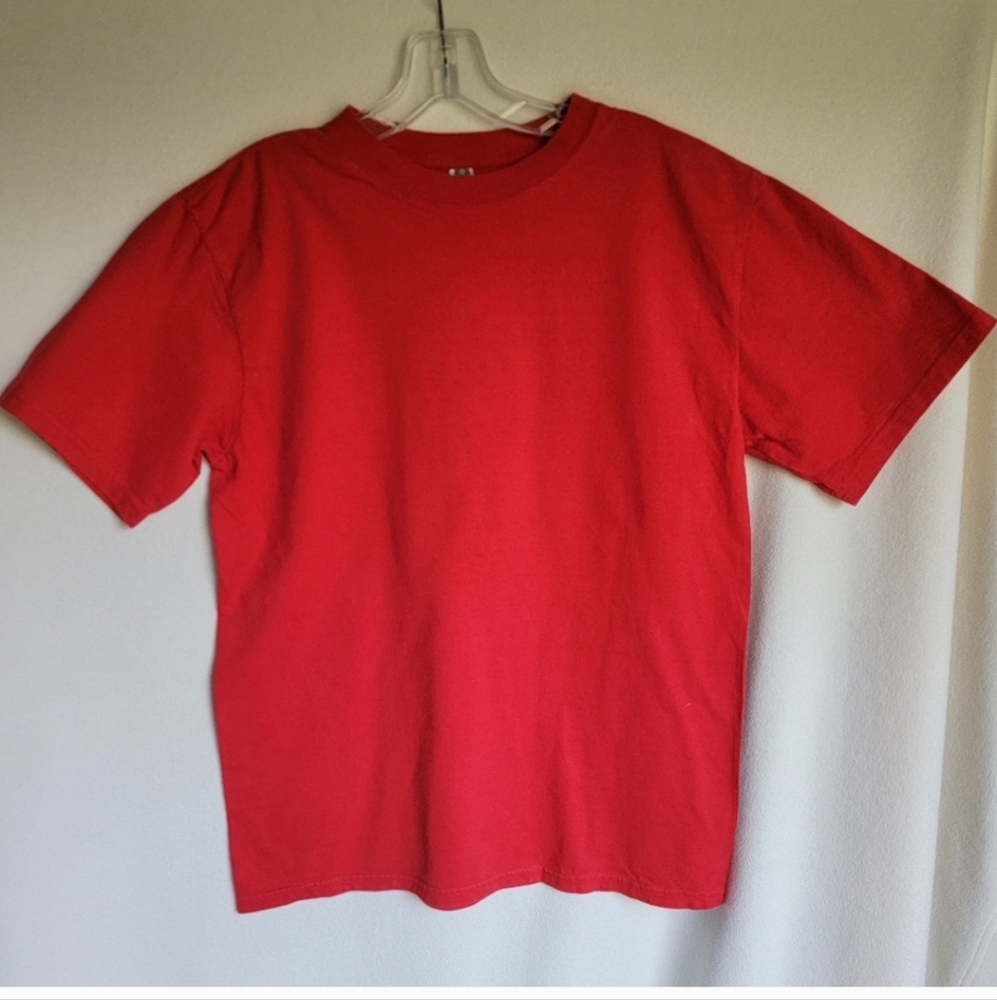 Red tshirt, size M